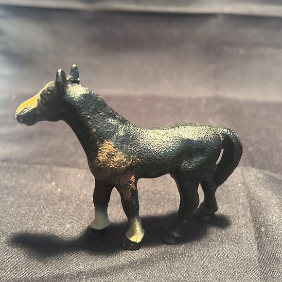 Vintage Cast Iron set of 2 horses. - Picture 2 of 5